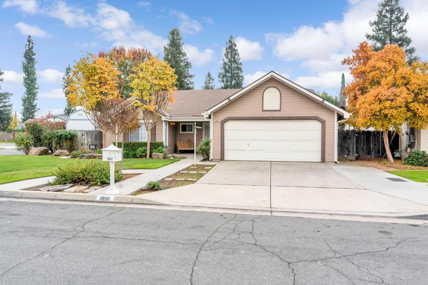 1891 E El Paso Ave, Fresno, CA 93720