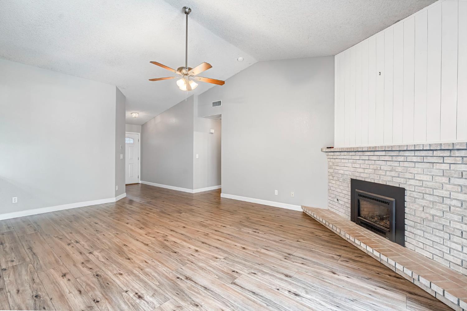 1891 E El Paso Ave, Fresno, CA 93720