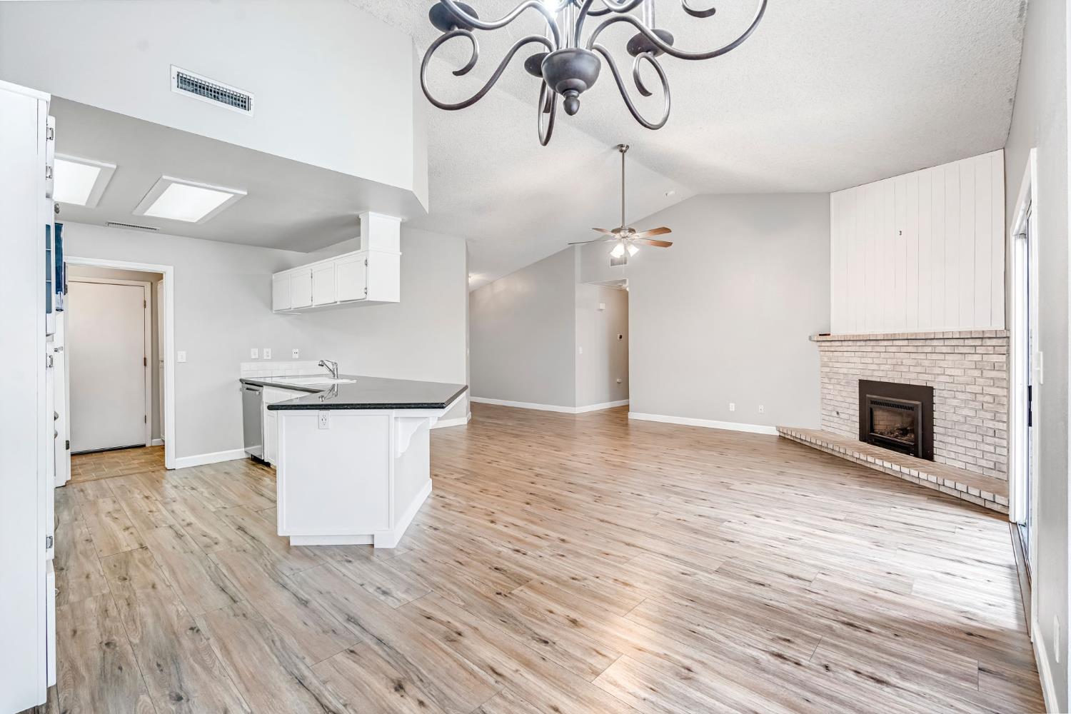 1891 E El Paso Ave, Fresno, CA 93720