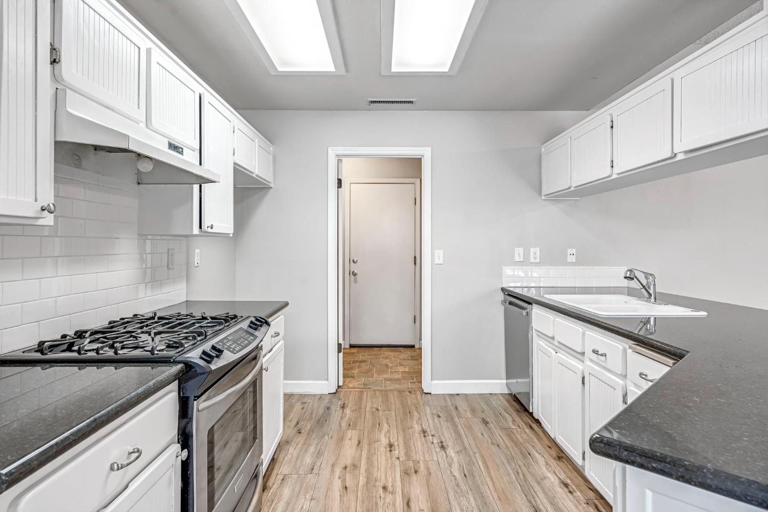 1891 E El Paso Ave, Fresno, CA 93720