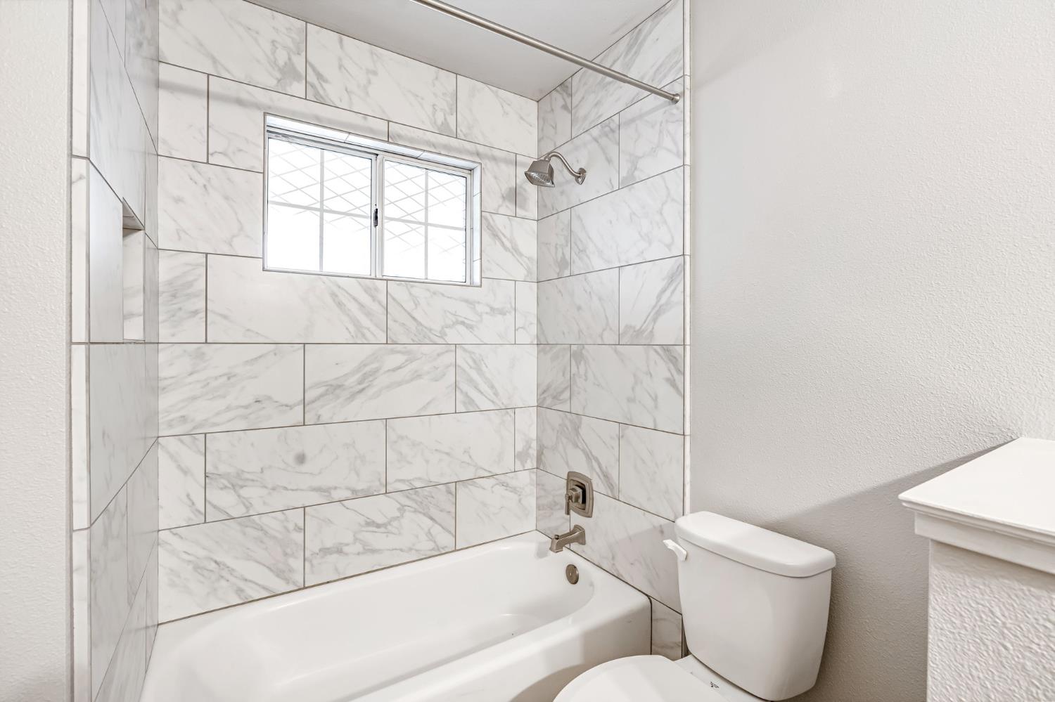 1891 E El Paso Ave, Fresno, CA 93720