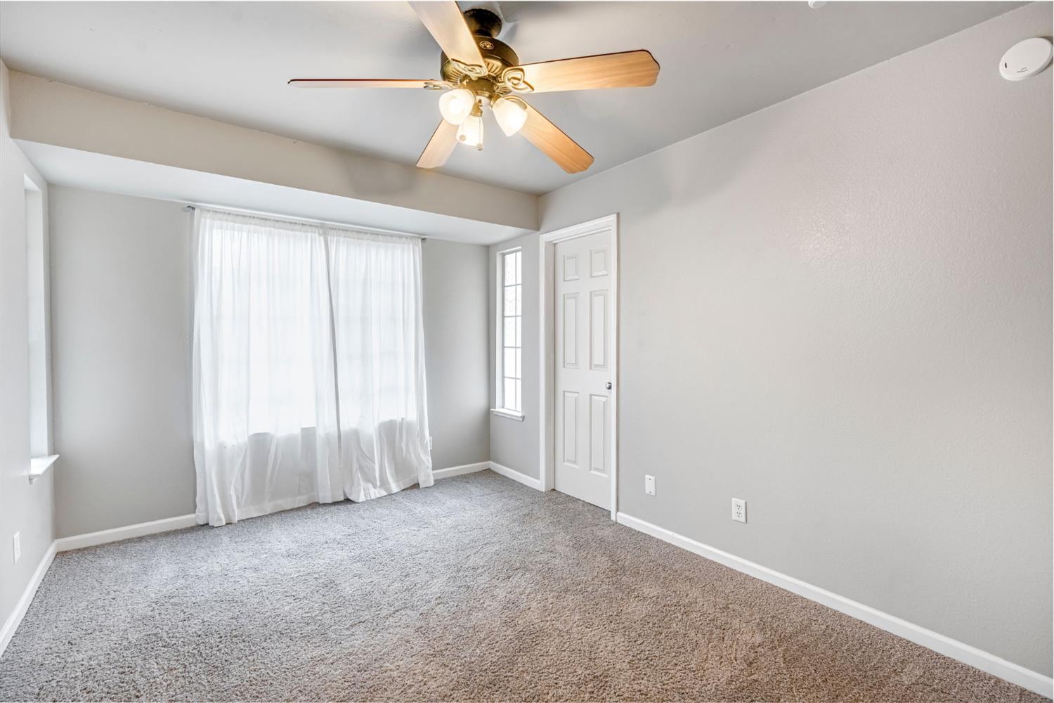 1891 E El Paso Ave, Fresno, CA 93720