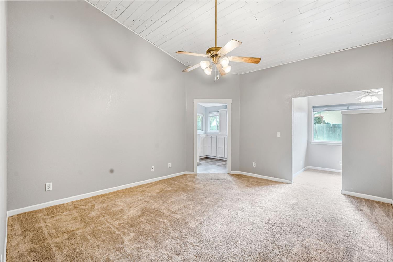 1891 E El Paso Ave, Fresno, CA 93720