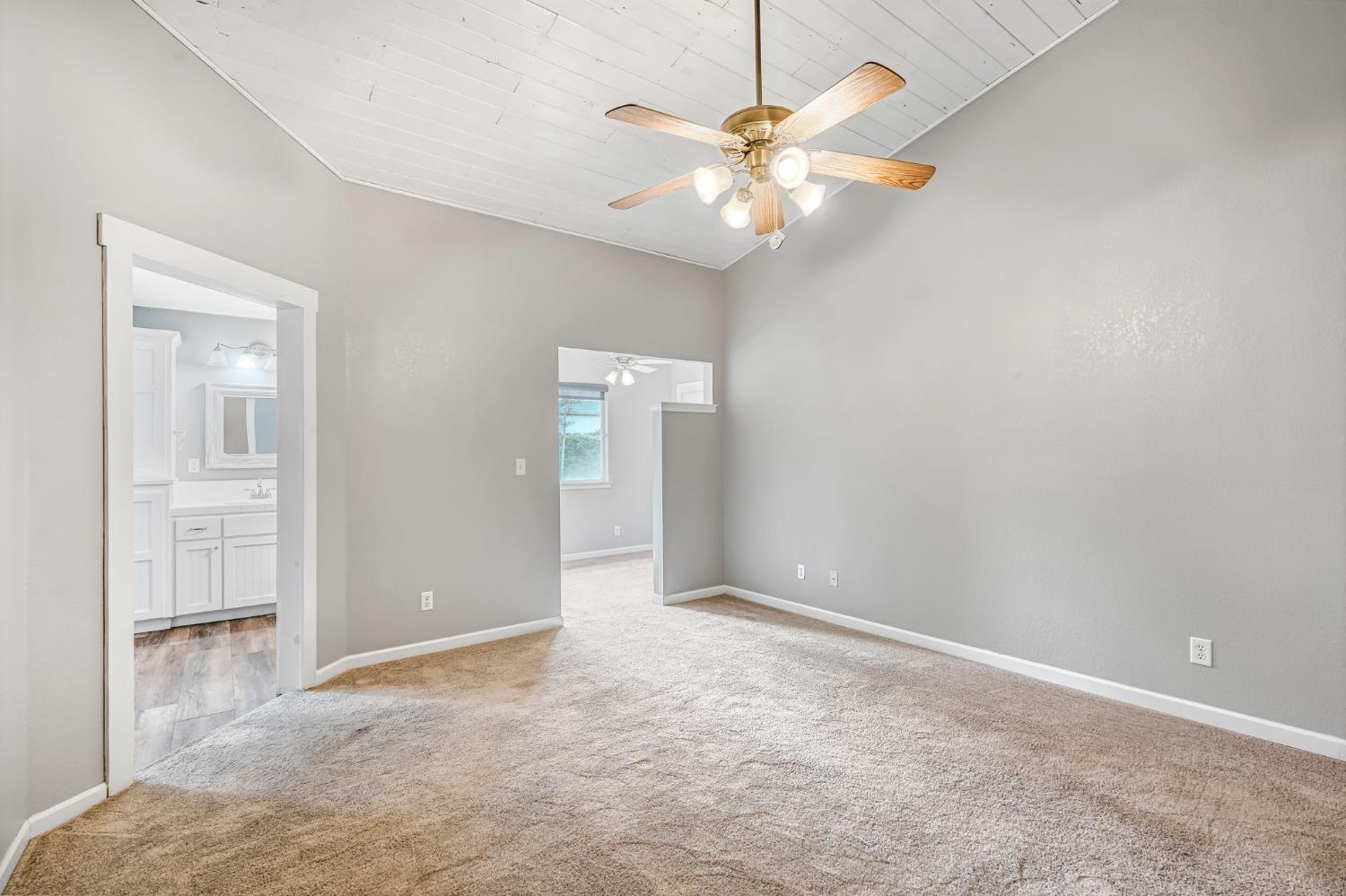 1891 E El Paso Ave, Fresno, CA 93720