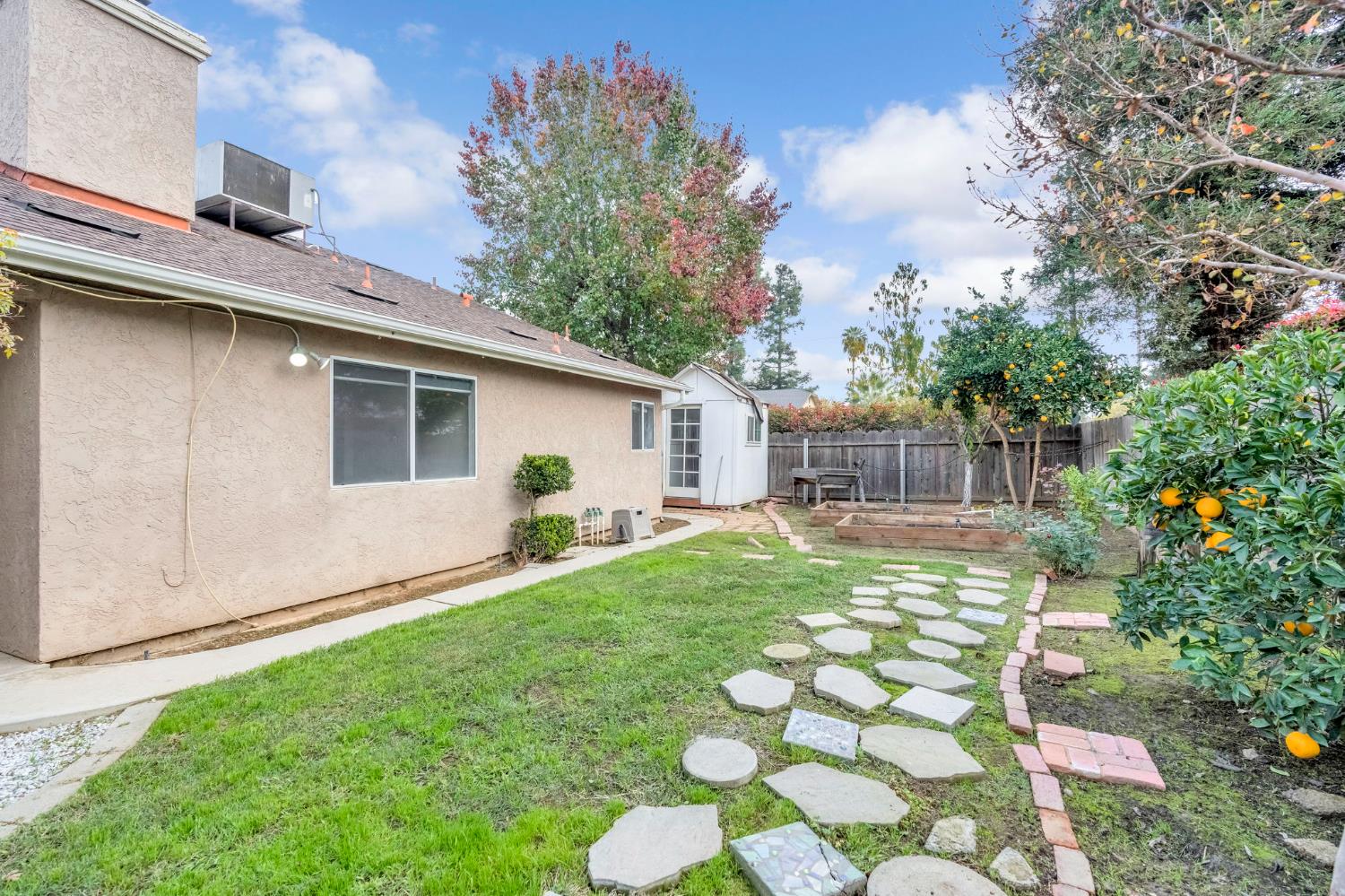 1891 E El Paso Ave, Fresno, CA 93720