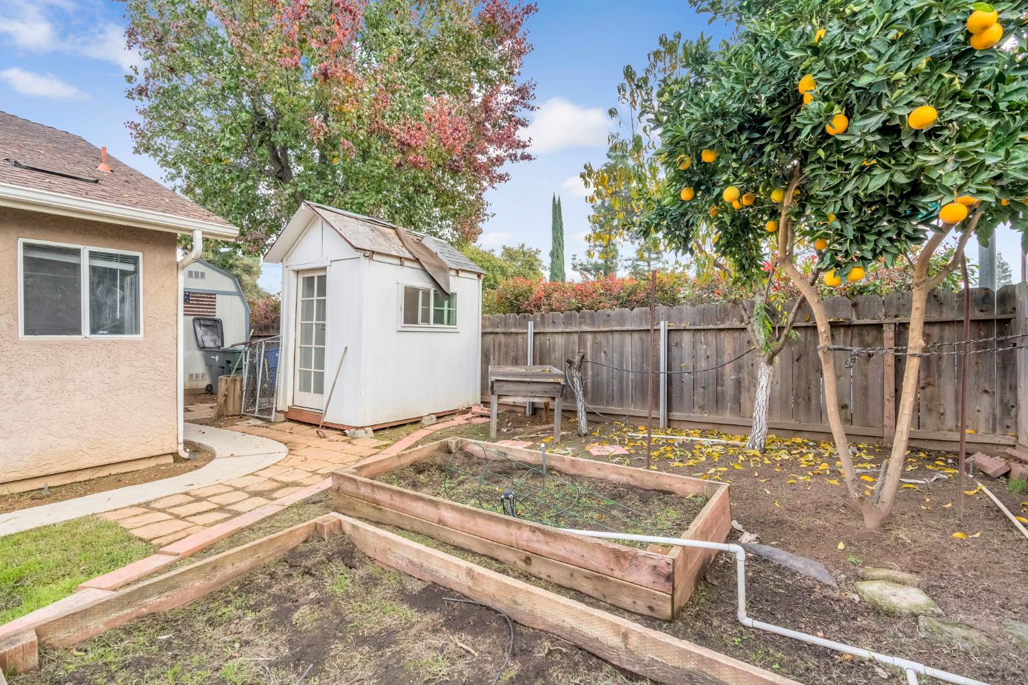 1891 E El Paso Ave, Fresno, CA 93720