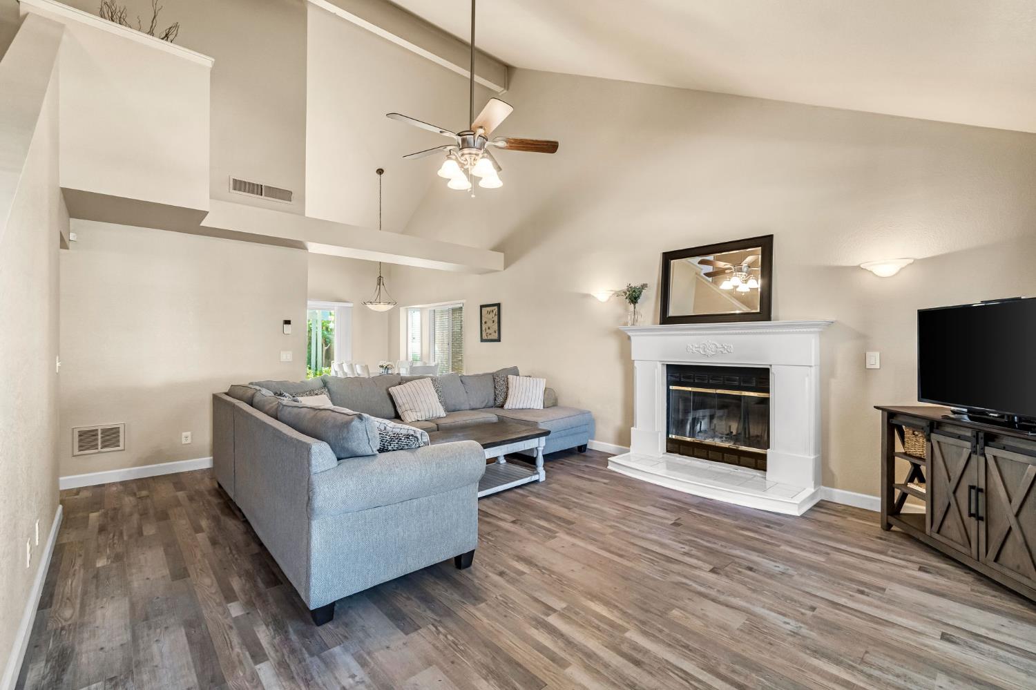 9540 N 10Th St, Fresno, CA 93720