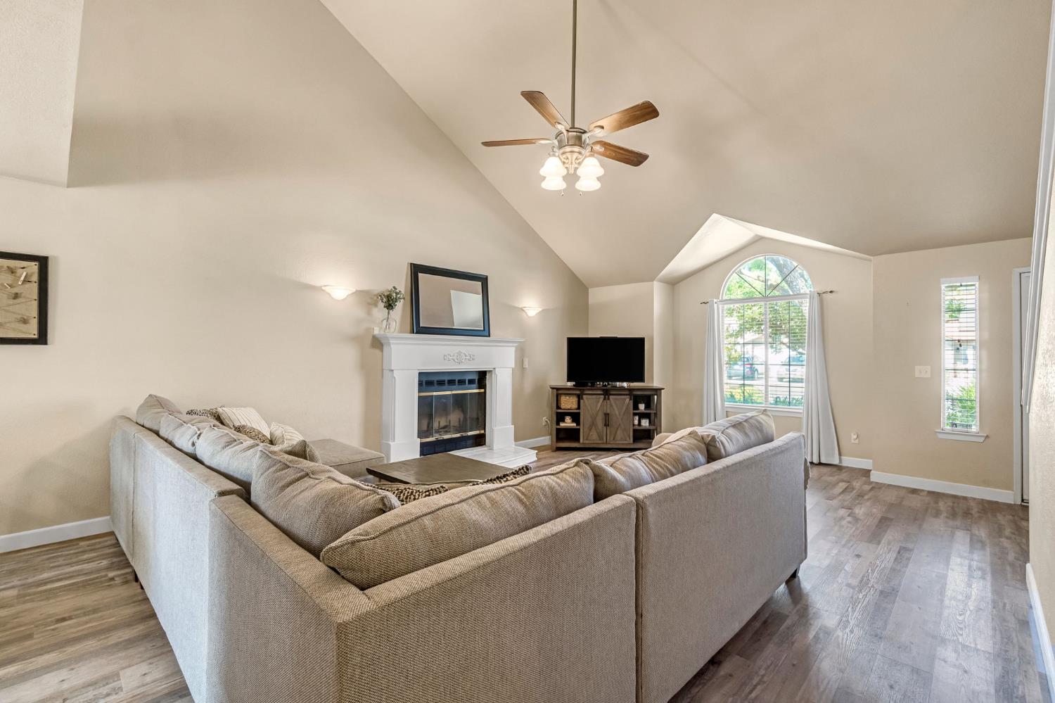 9540 N 10Th St, Fresno, CA 93720