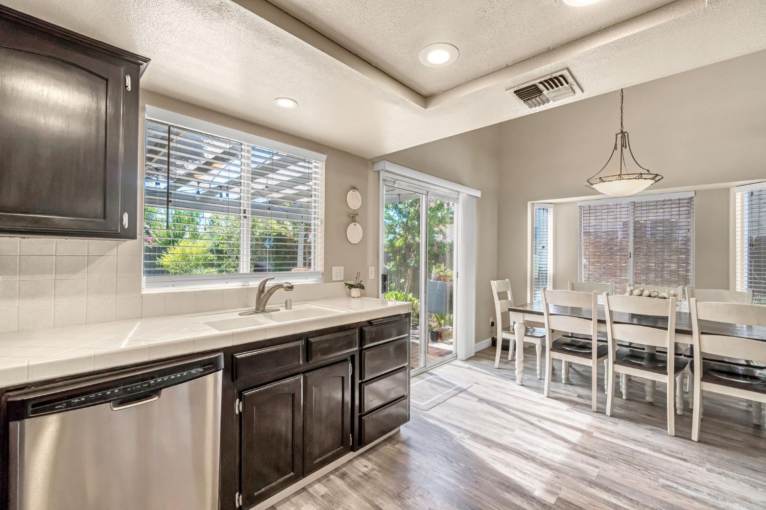 9540 N 10Th St, Fresno, CA 93720