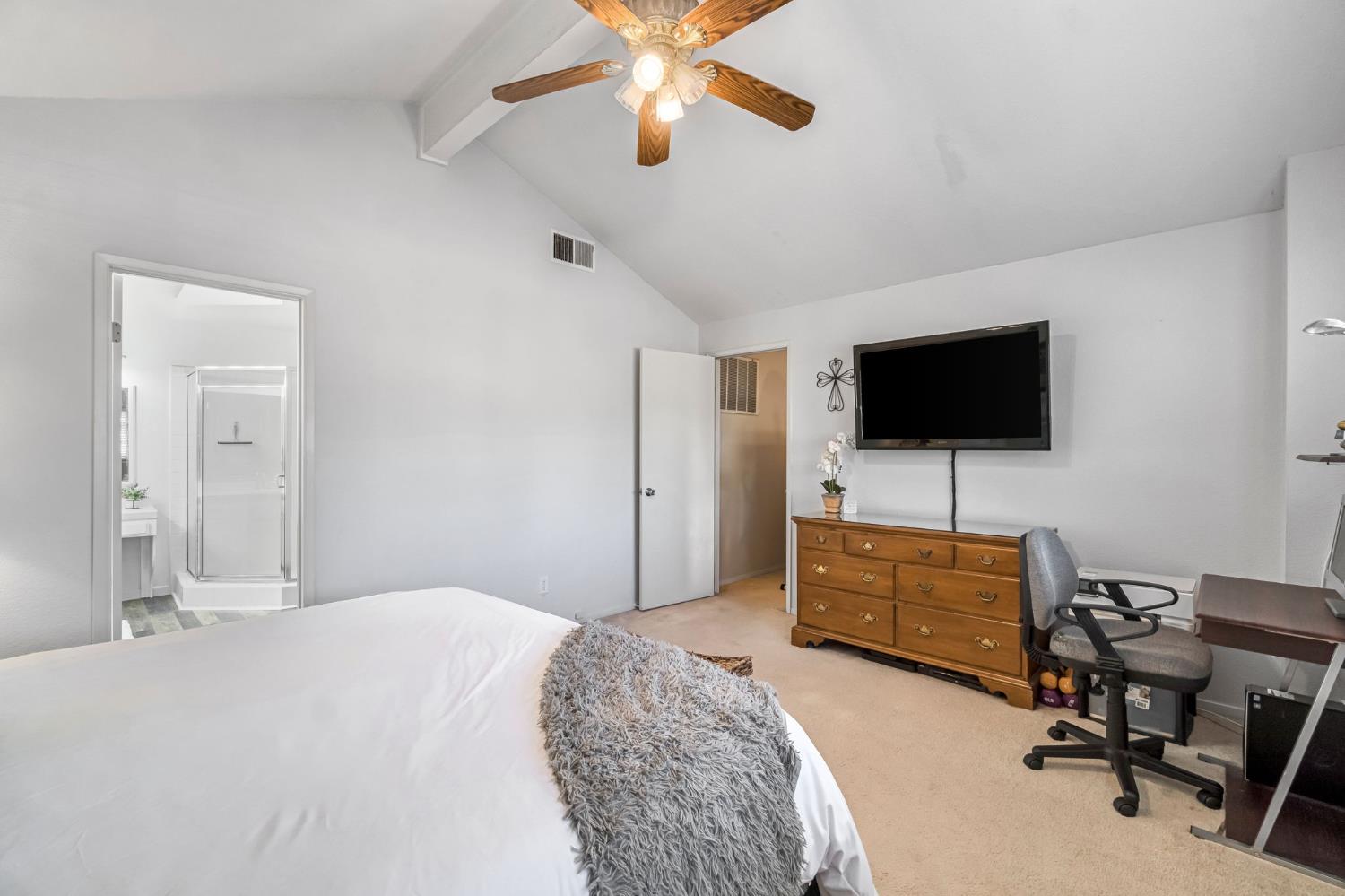 9540 N 10Th St, Fresno, CA 93720