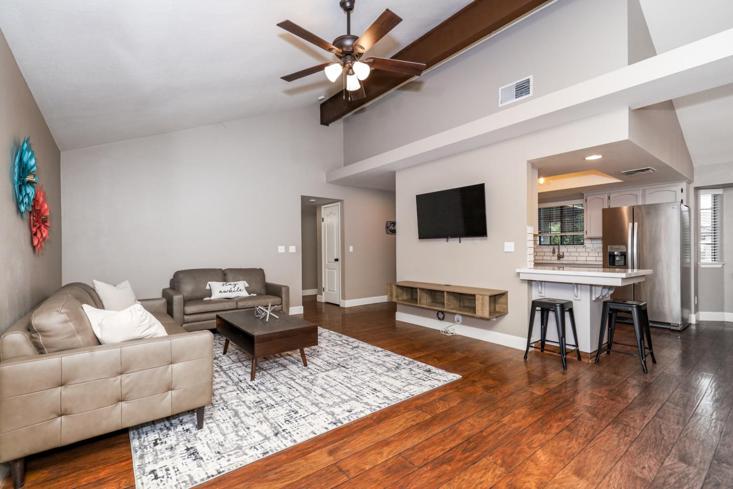 2102 E Shea Dr, Fresno, CA 93720