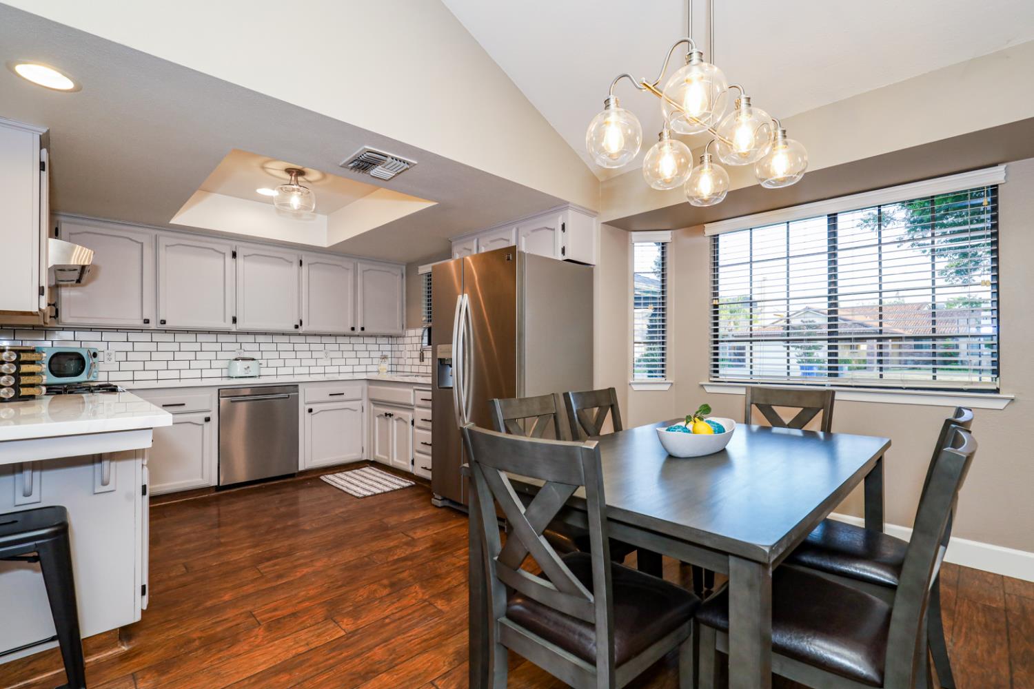 2102 E Shea Dr, Fresno, CA 93720