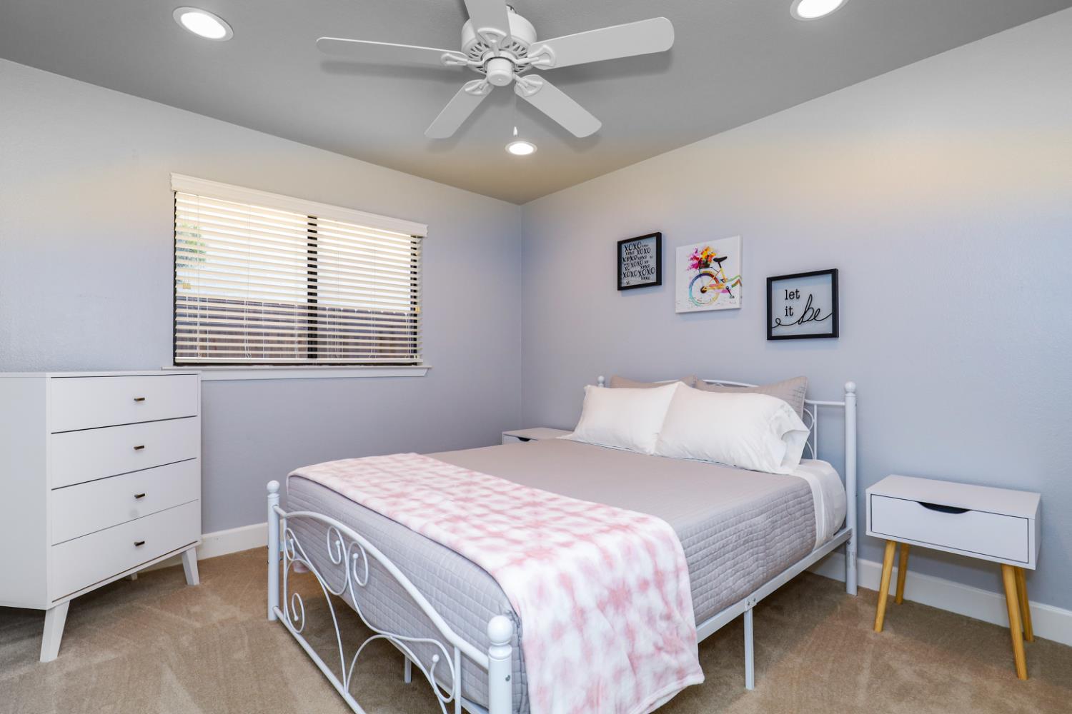 2102 E Shea Dr, Fresno, CA 93720