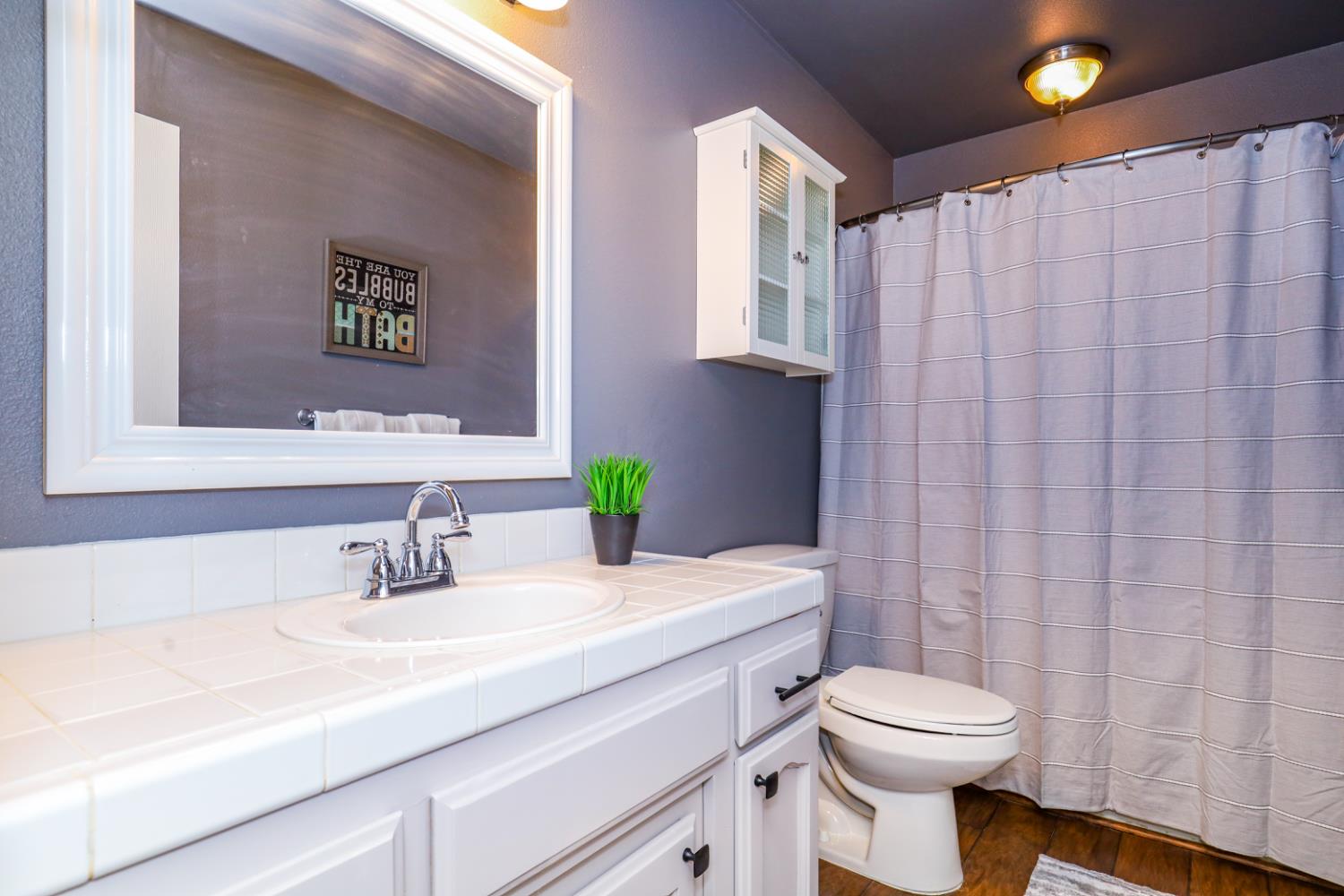 2102 E Shea Dr, Fresno, CA 93720