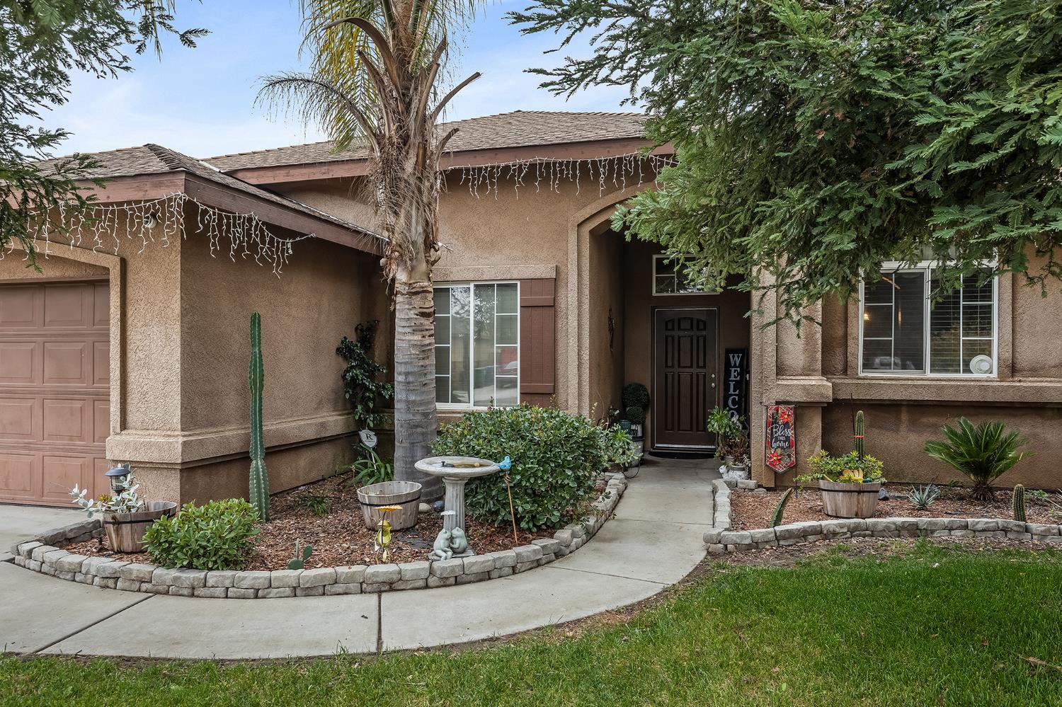 1855 N Virginia, Farmersville, CA 93223