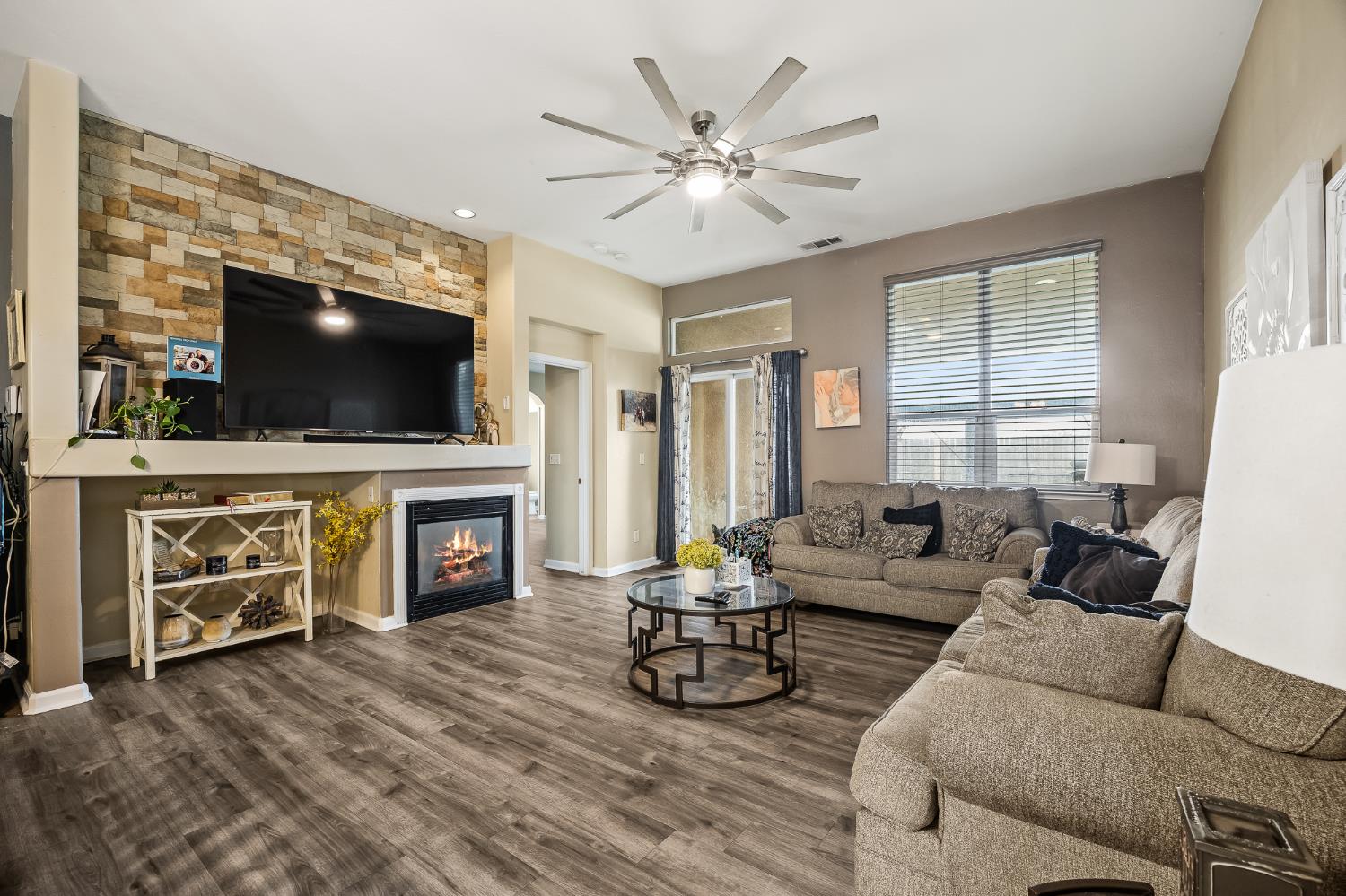 1855 N Virginia, Farmersville, CA 93223