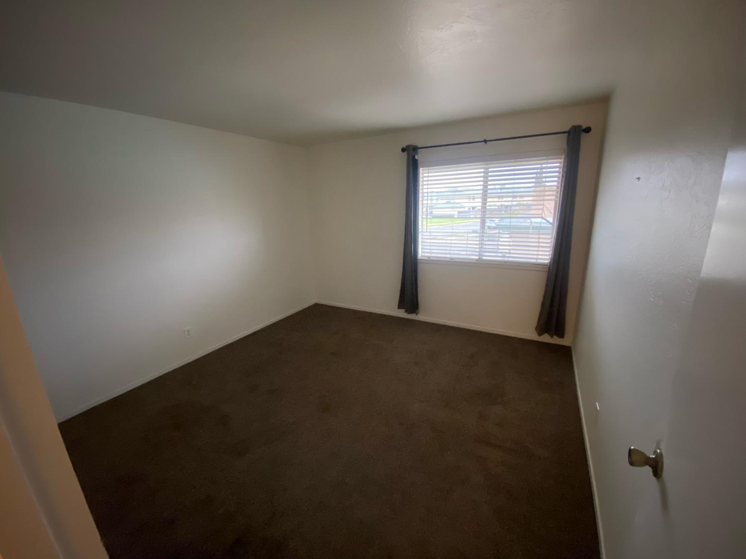 4908 N Winery Cir, Fresno, CA 93726