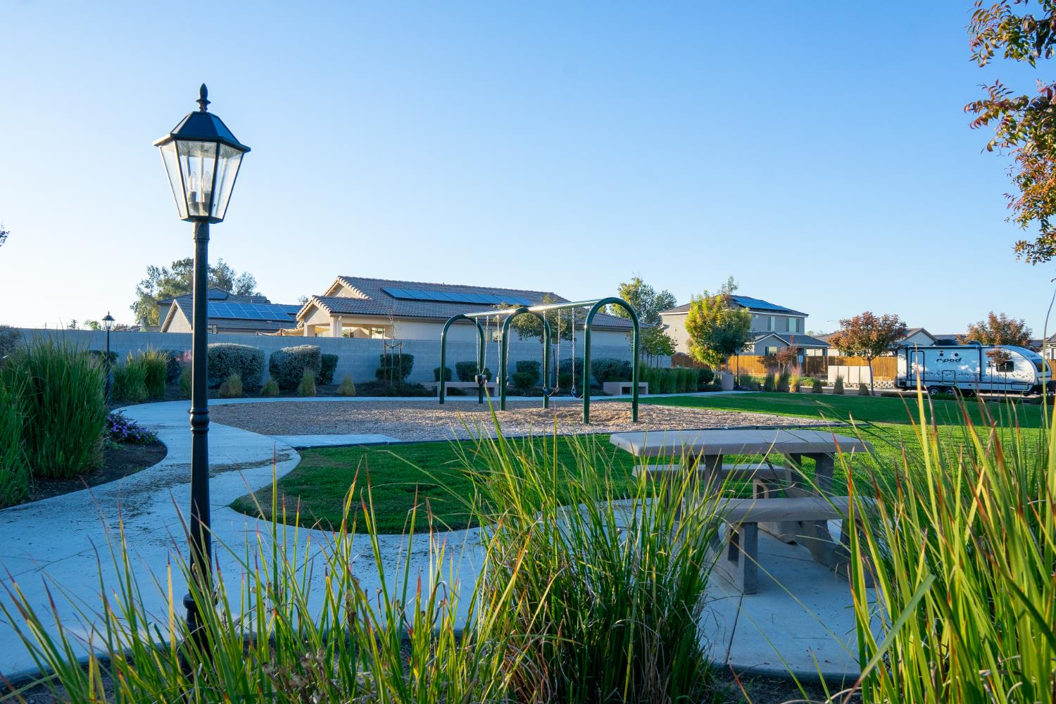 470 Daphne Ln, Lemoore, CA 93245