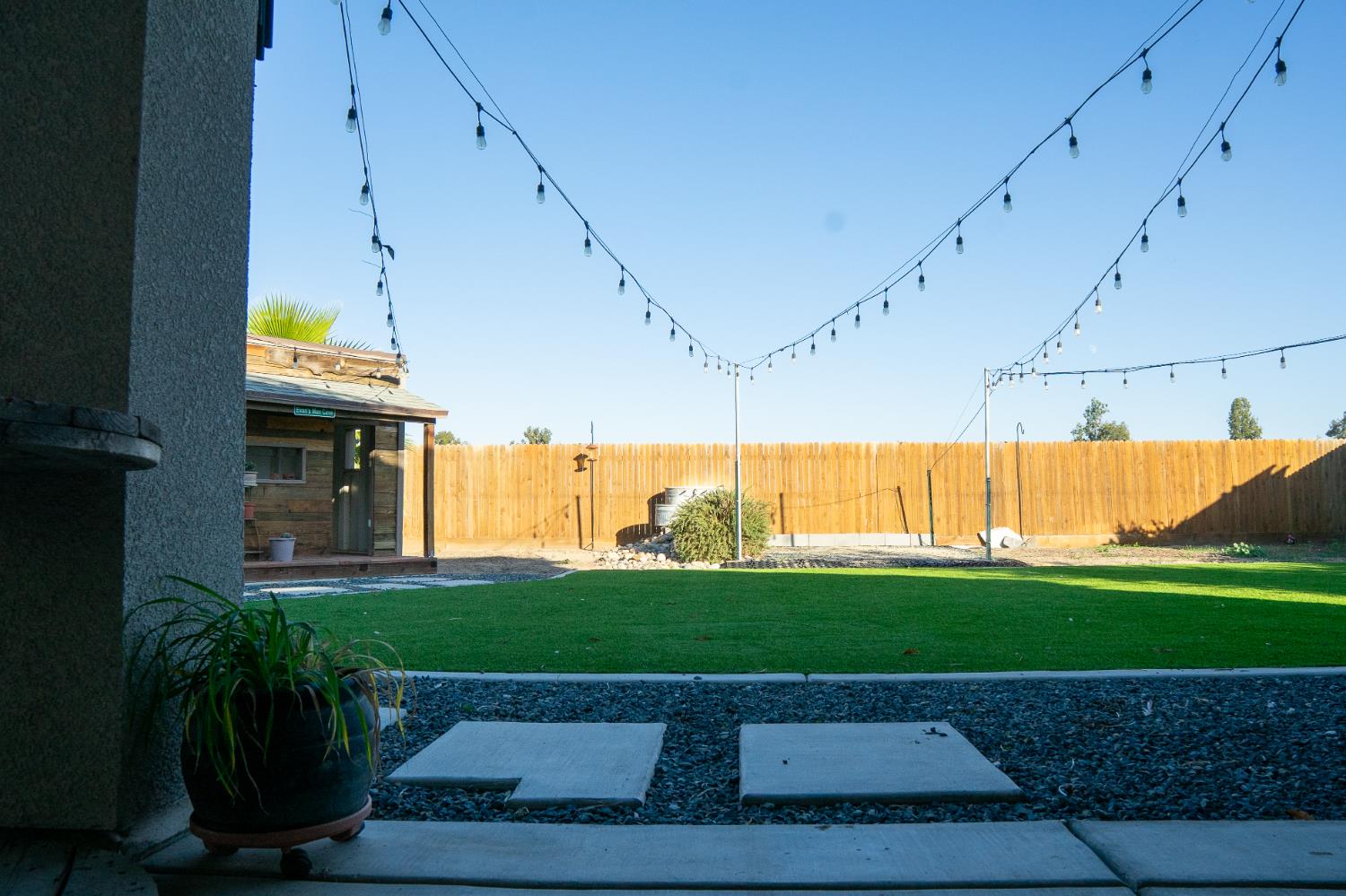 470 Daphne Ln, Lemoore, CA 93245