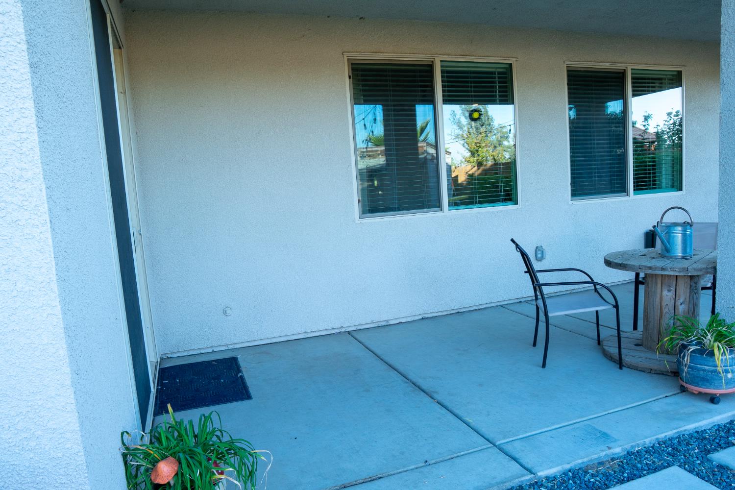 470 Daphne Ln, Lemoore, CA 93245