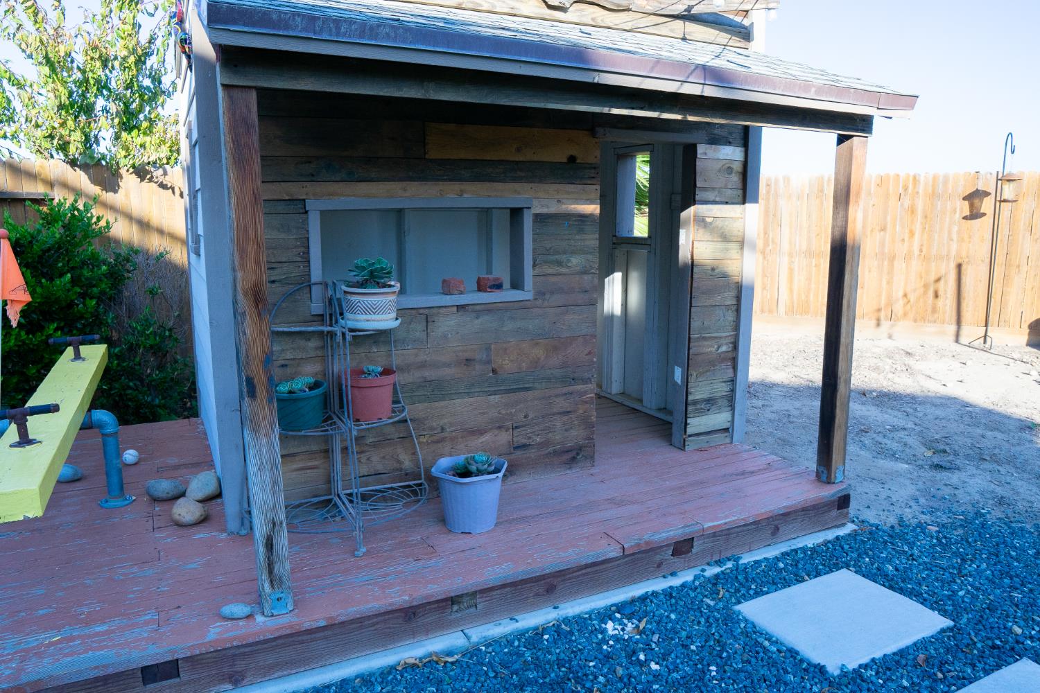 470 Daphne Ln, Lemoore, CA 93245