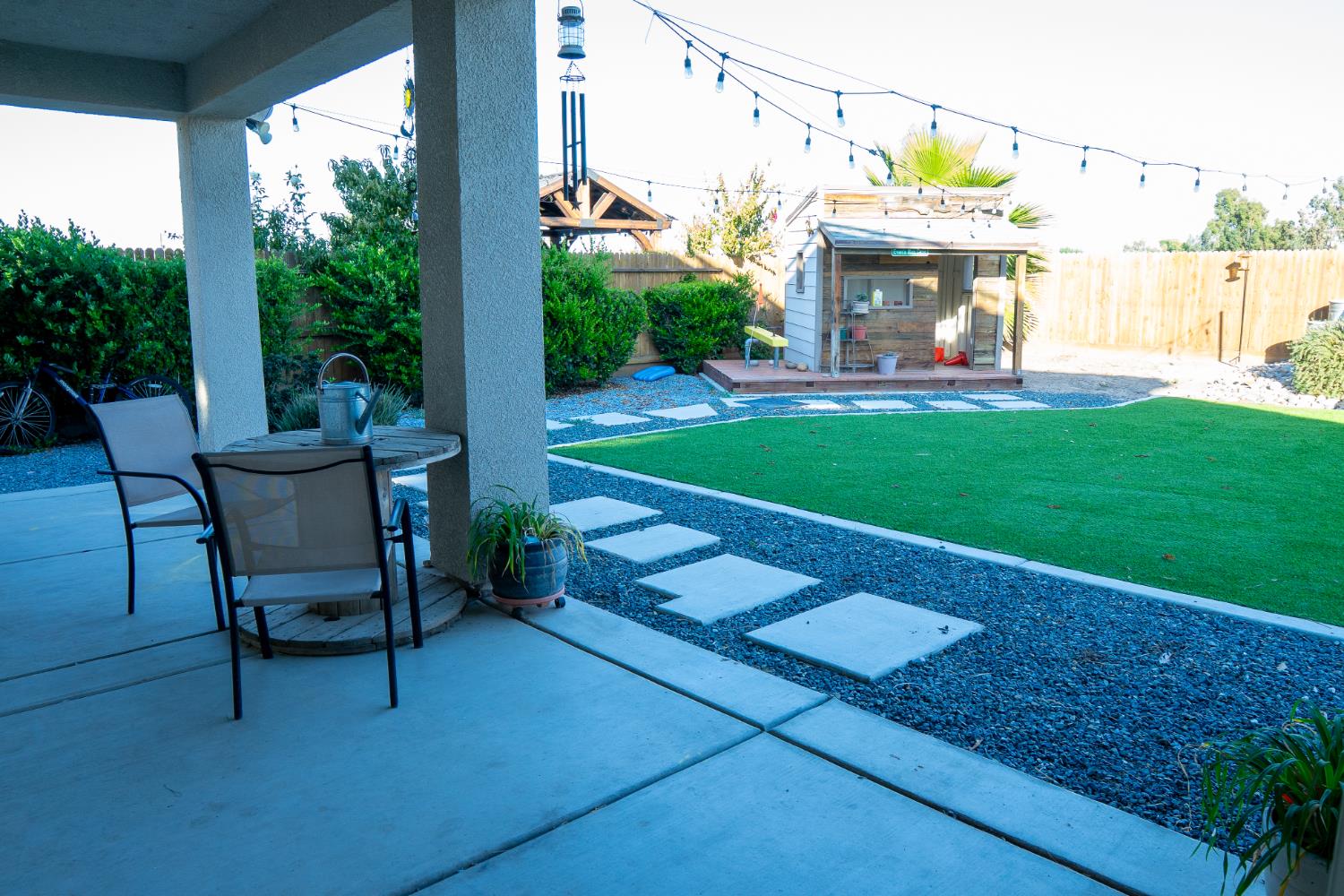 470 Daphne Ln, Lemoore, CA 93245