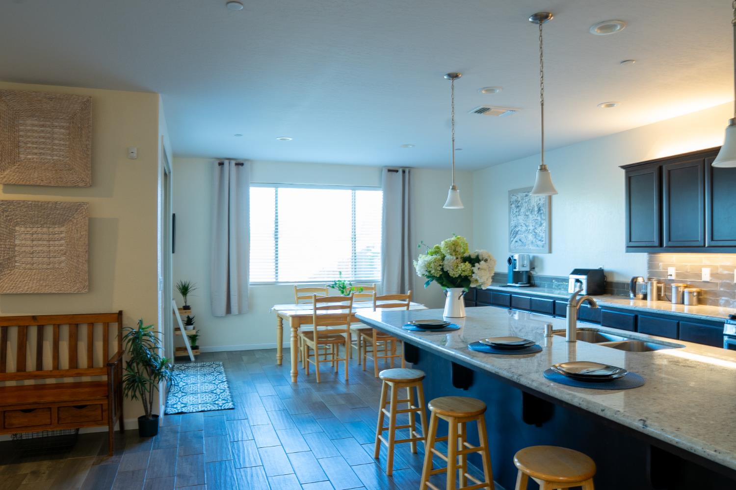 470 Daphne Ln, Lemoore, CA 93245