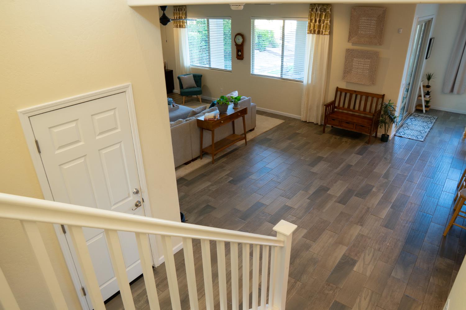 470 Daphne Ln, Lemoore, CA 93245