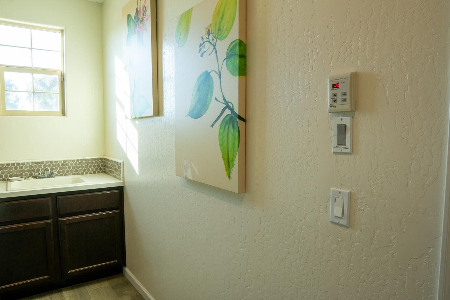 470 Daphne Ln, Lemoore, CA 93245