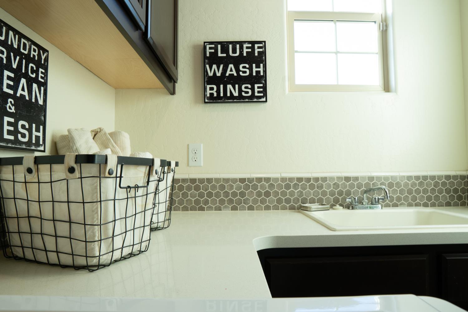 470 Daphne Ln, Lemoore, CA 93245