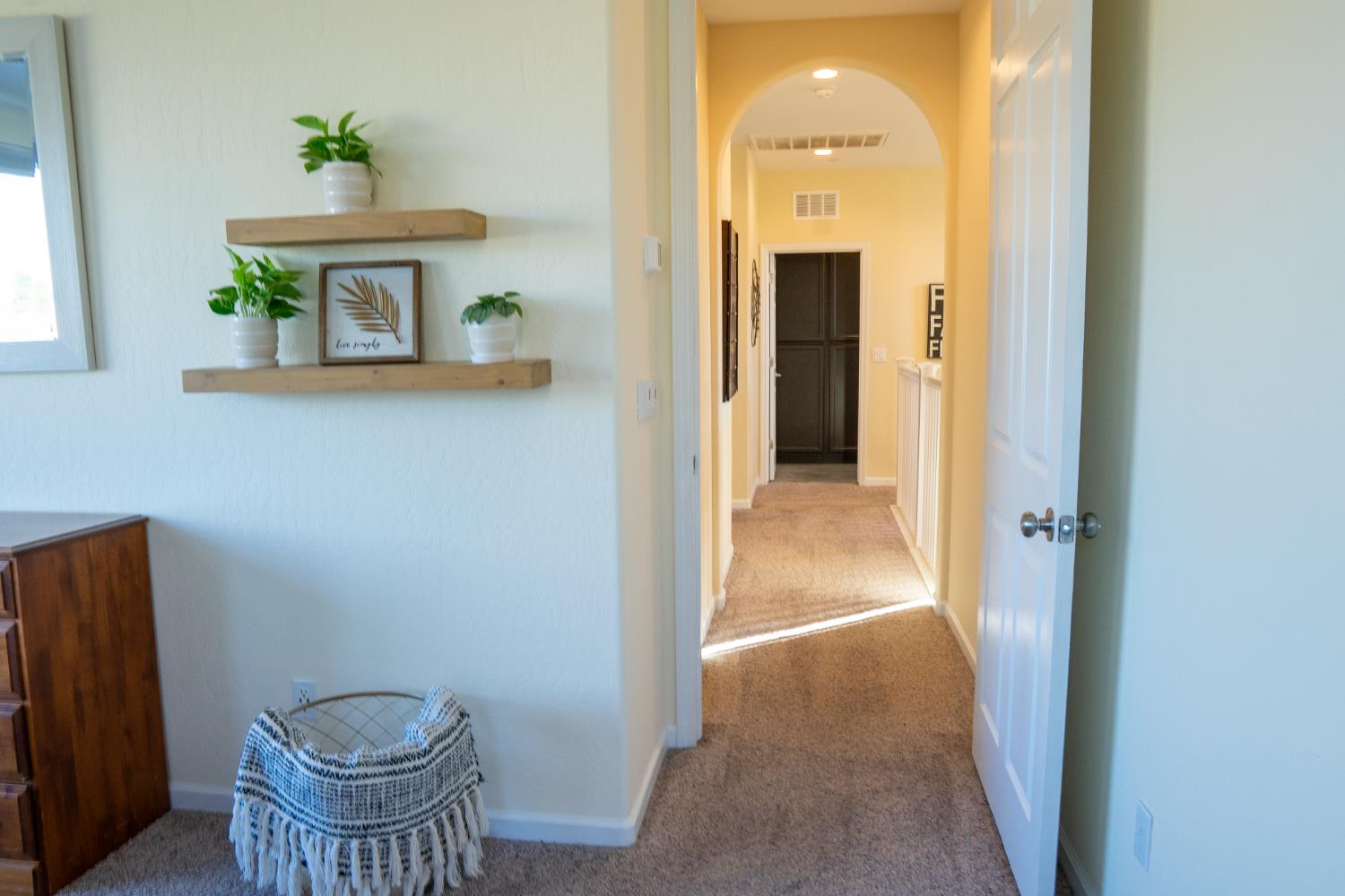 470 Daphne Ln, Lemoore, CA 93245