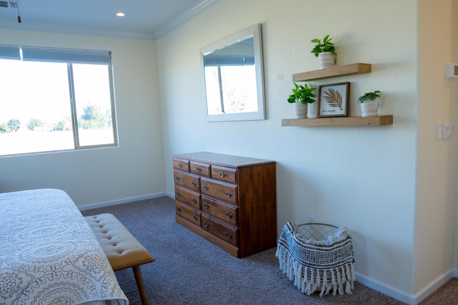 470 Daphne Ln, Lemoore, CA 93245