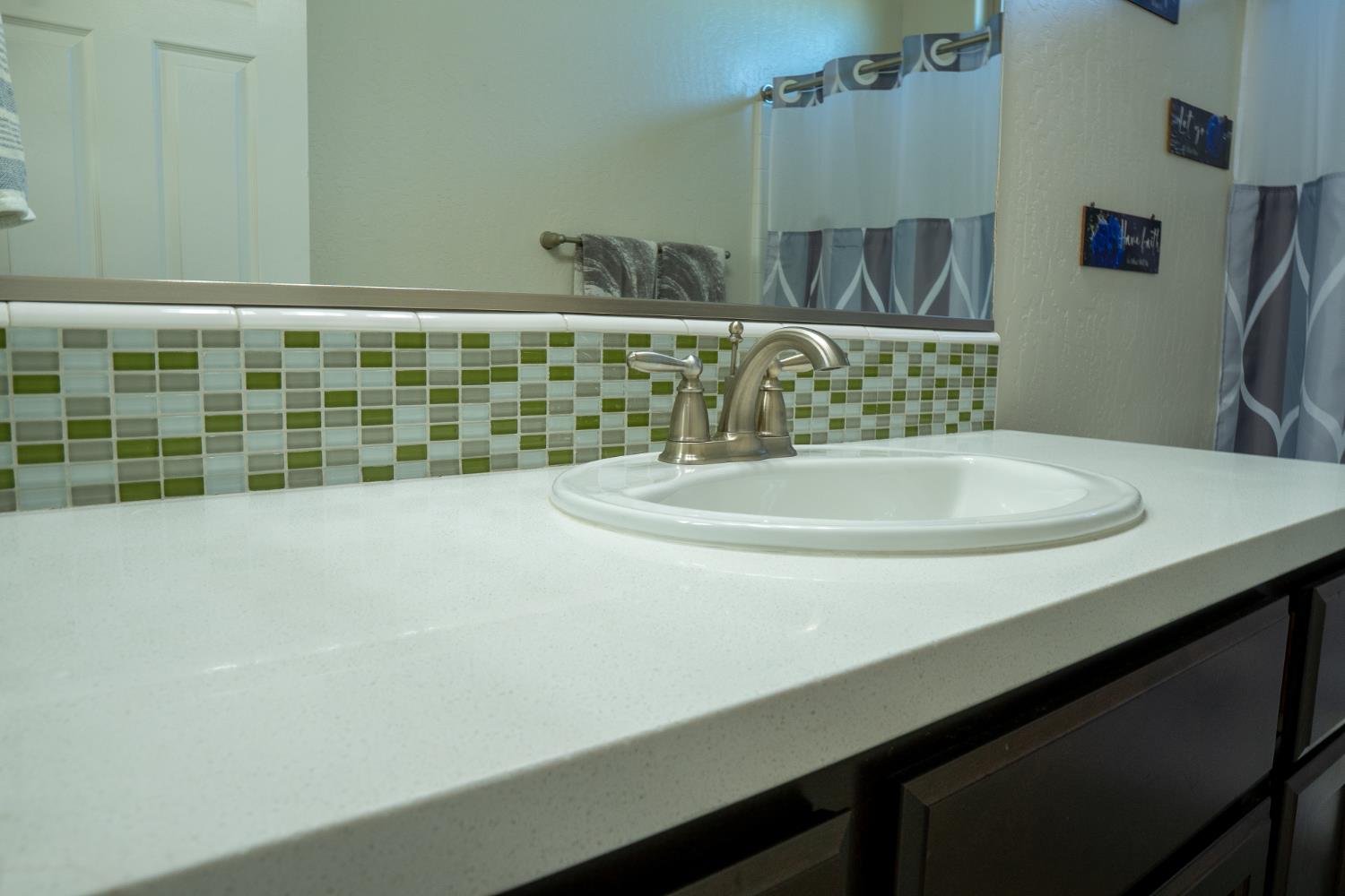 470 Daphne Ln, Lemoore, CA 93245