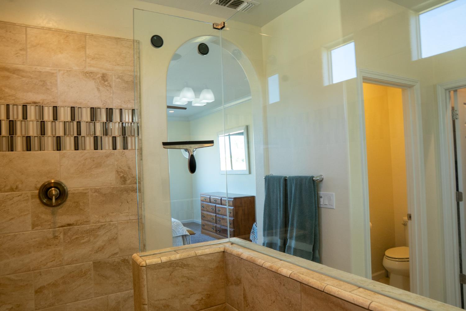 470 Daphne Ln, Lemoore, CA 93245