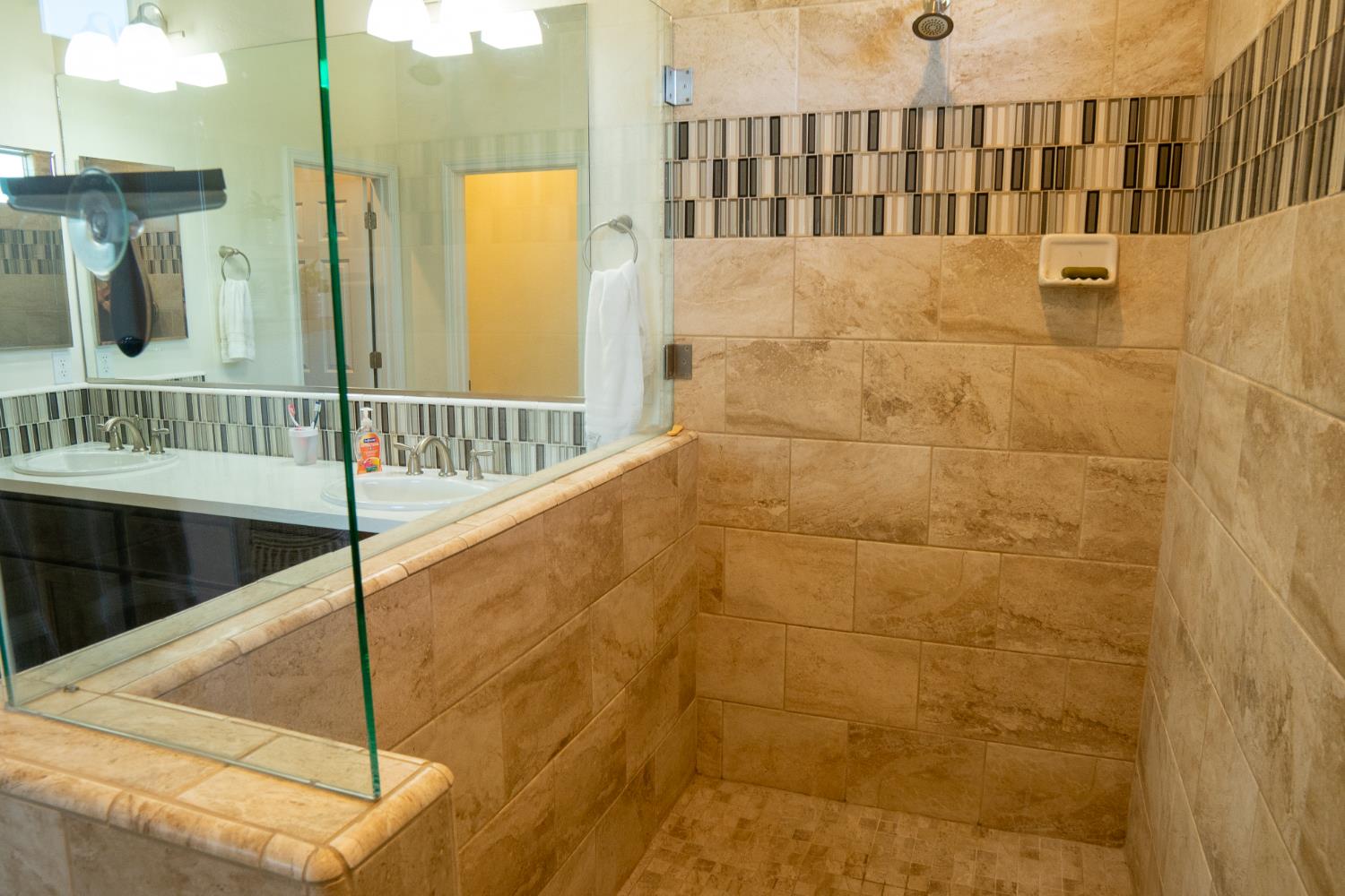 470 Daphne Ln, Lemoore, CA 93245