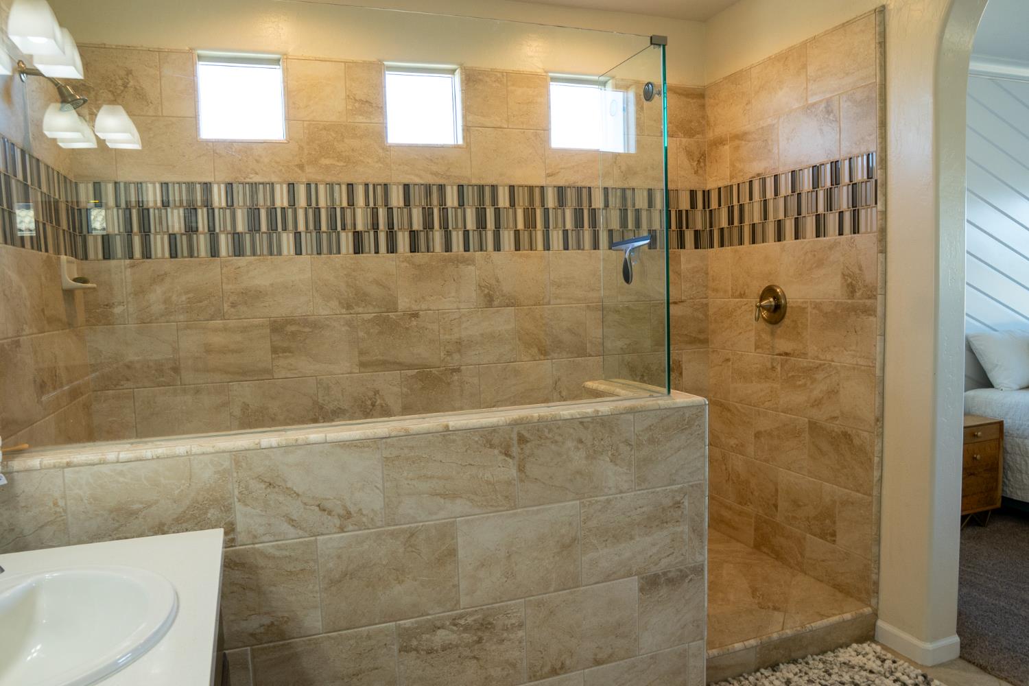 470 Daphne Ln, Lemoore, CA 93245