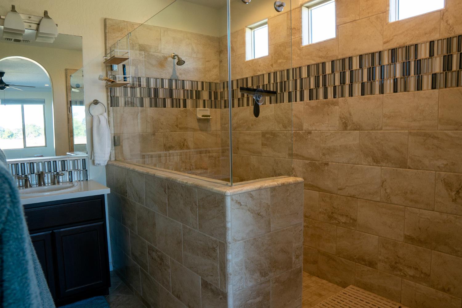 470 Daphne Ln, Lemoore, CA 93245