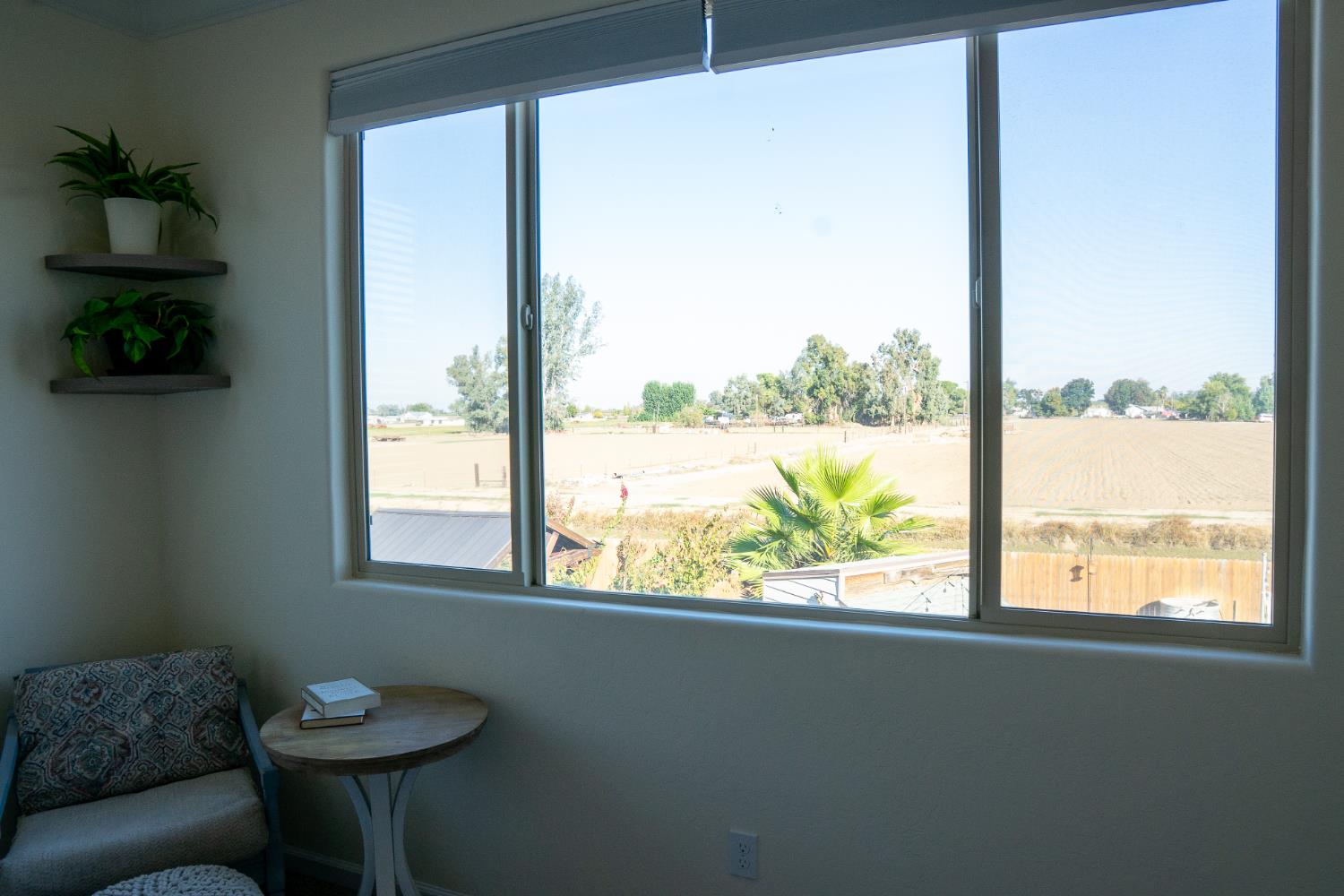 470 Daphne Ln, Lemoore, CA 93245