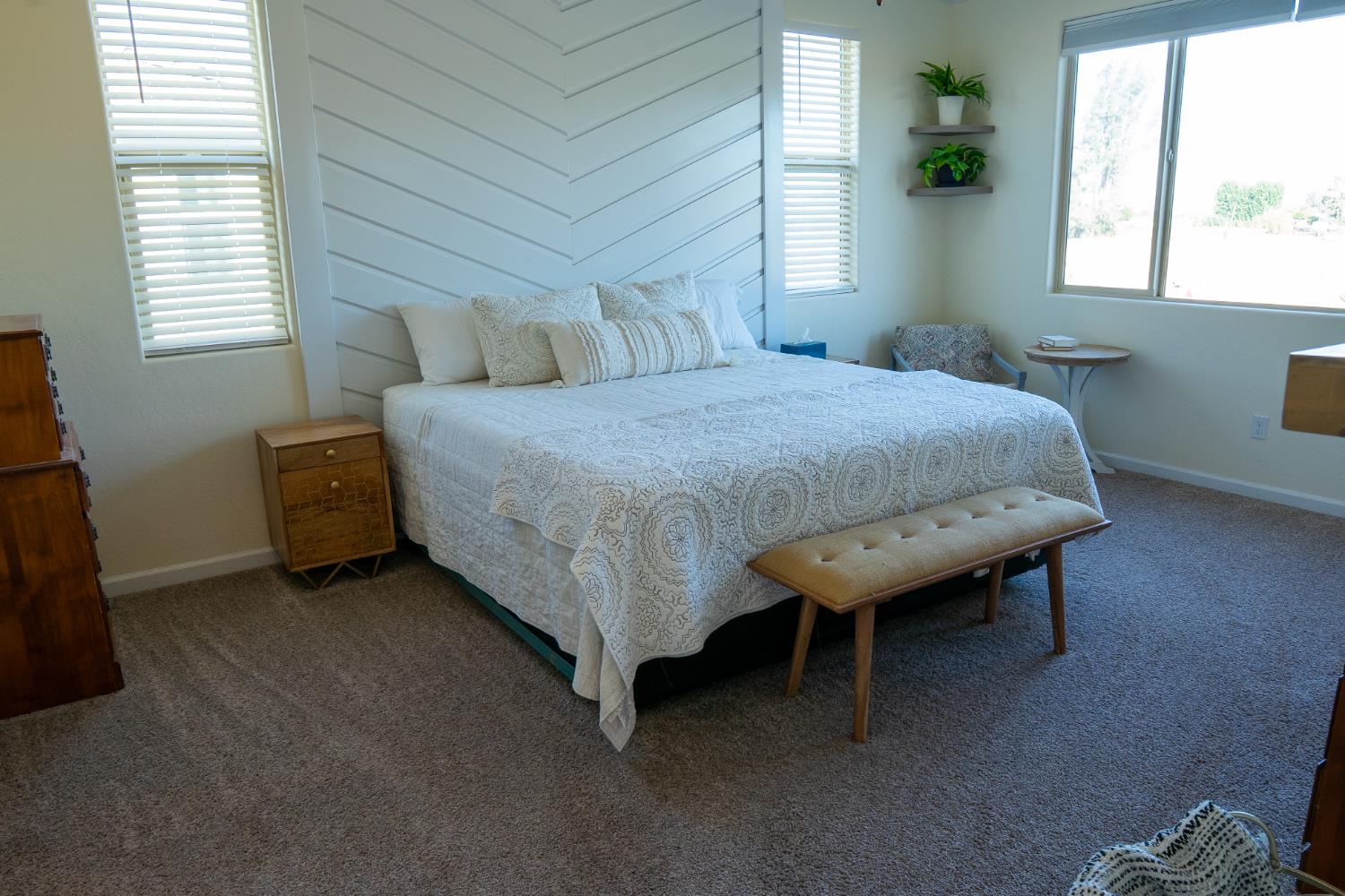 470 Daphne Ln, Lemoore, CA 93245