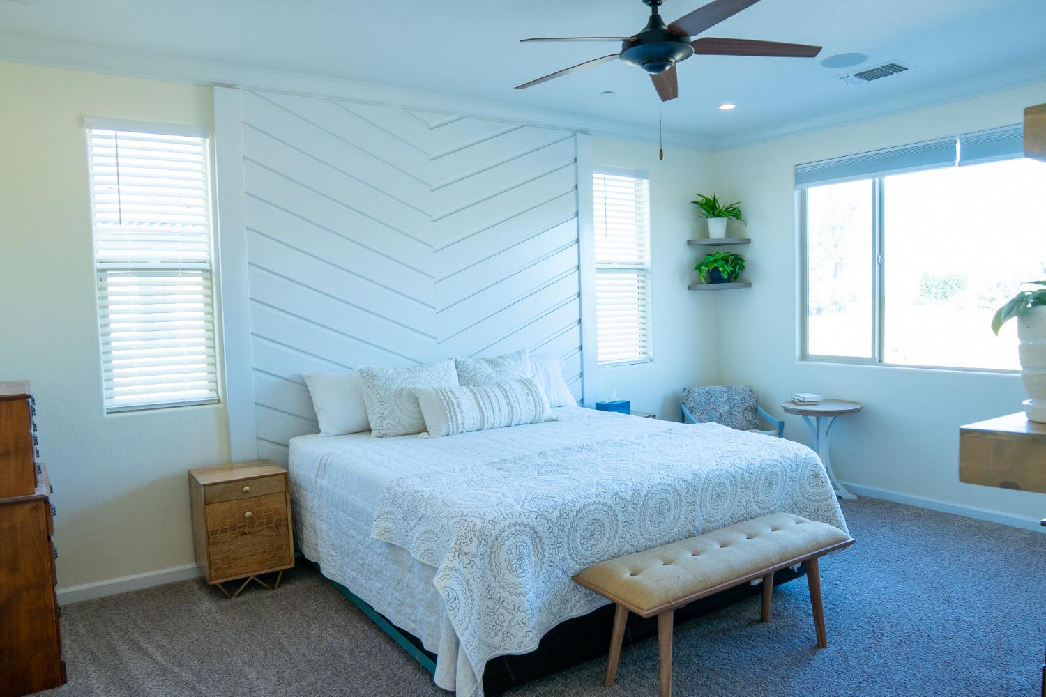 470 Daphne Ln, Lemoore, CA 93245