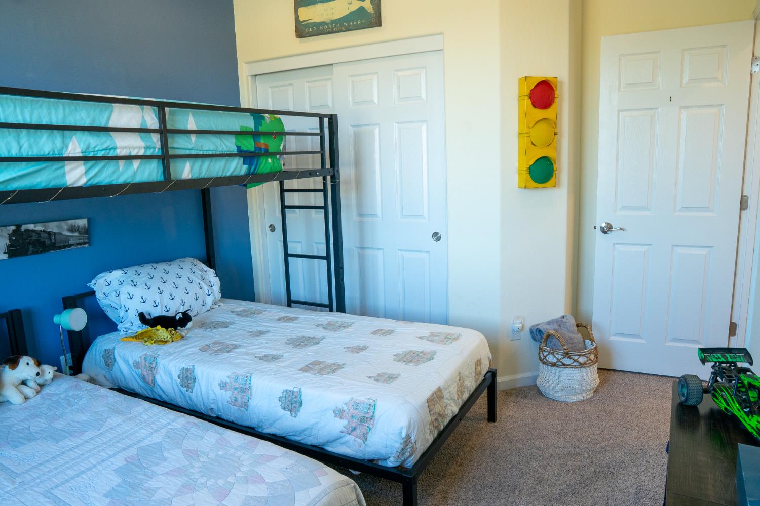 470 Daphne Ln, Lemoore, CA 93245