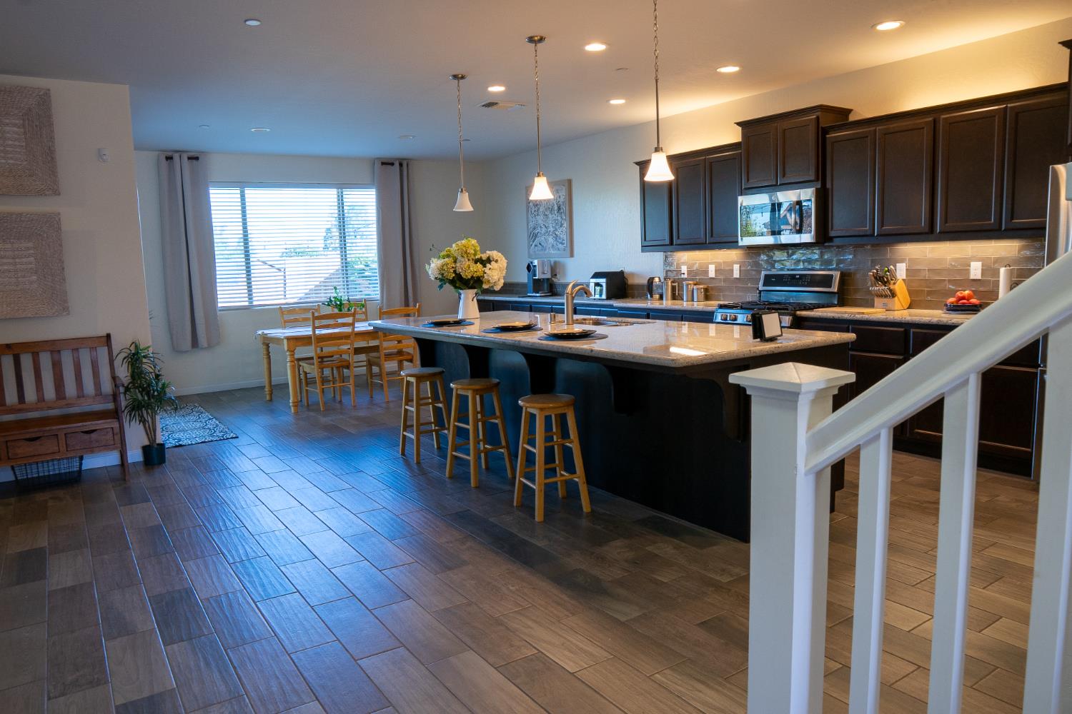 470 Daphne Ln, Lemoore, CA 93245