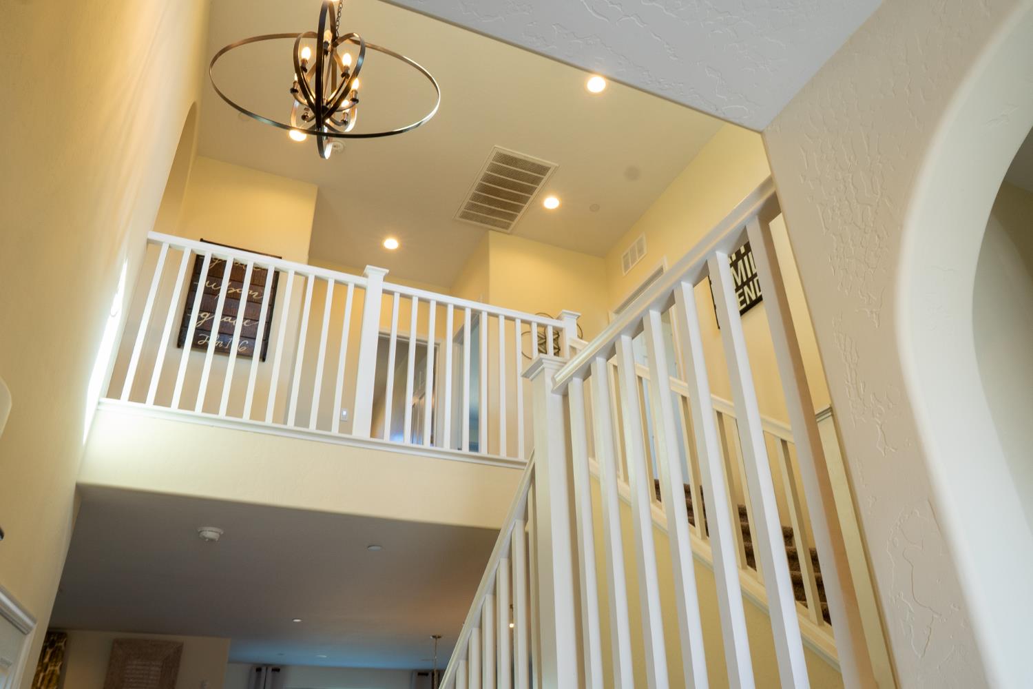 470 Daphne Ln, Lemoore, CA 93245