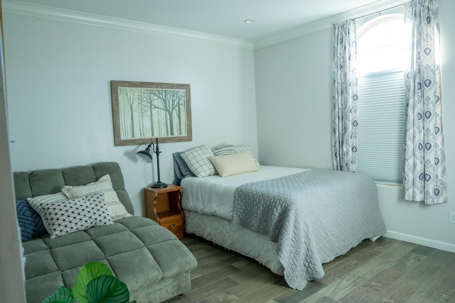 470 Daphne Ln, Lemoore, CA 93245