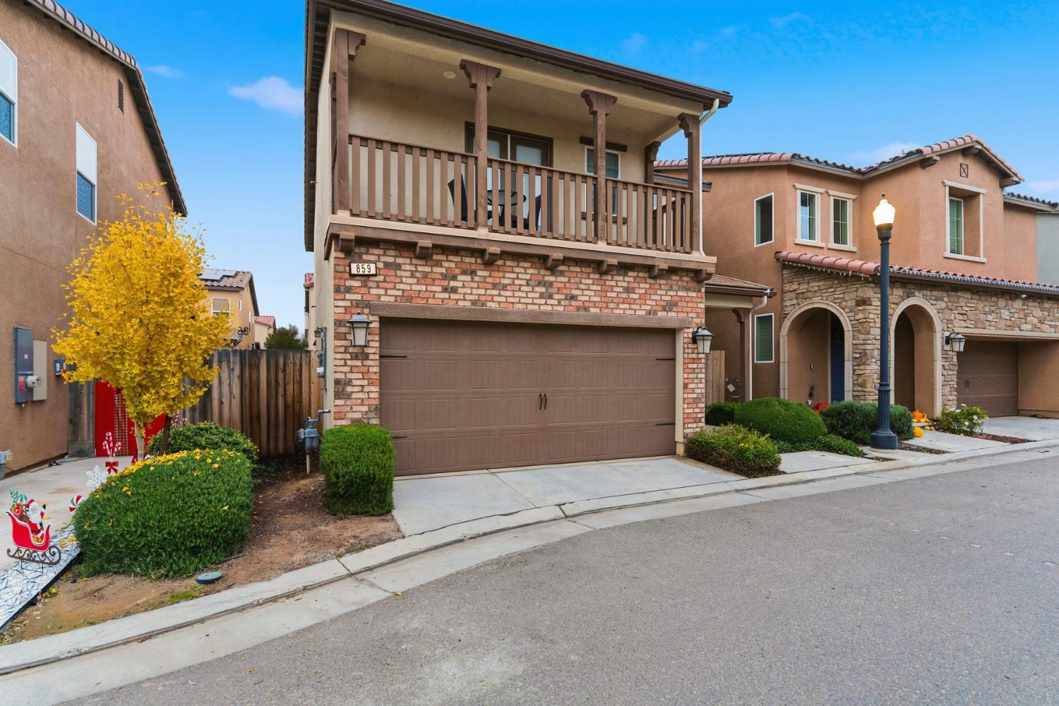 859 Lassen Ln W, Madera, CA 93636