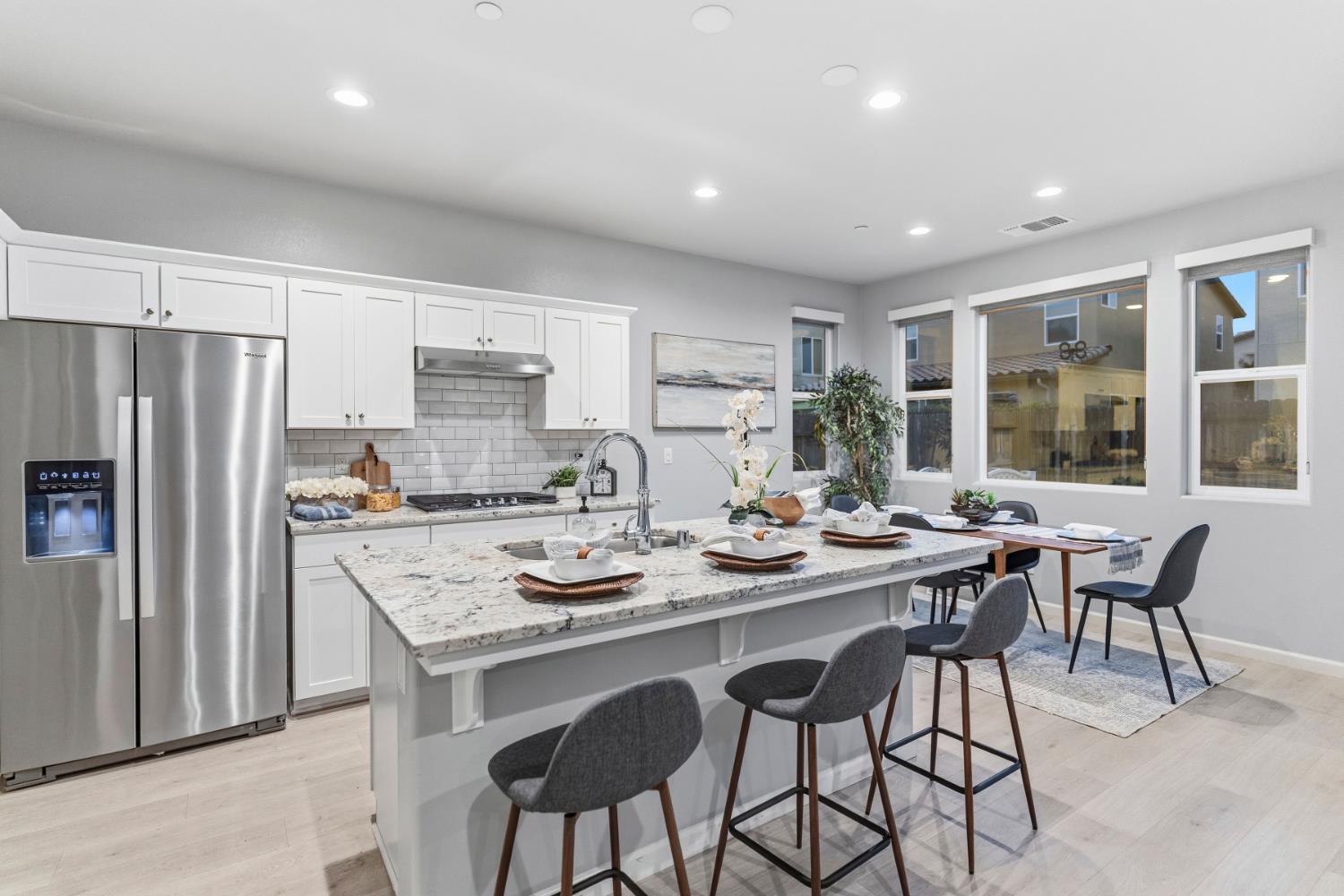 859 Lassen Ln W, Madera, CA 93636