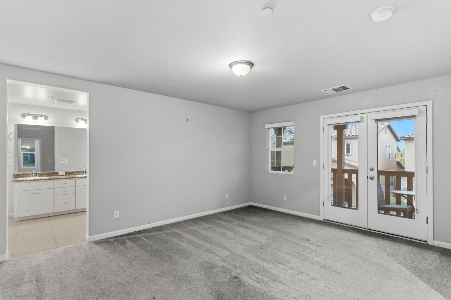 859 Lassen Ln W, Madera, CA 93636