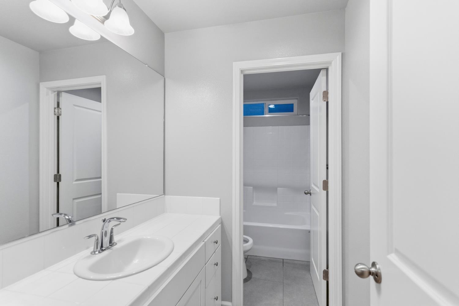 859 Lassen Ln W, Madera, CA 93636