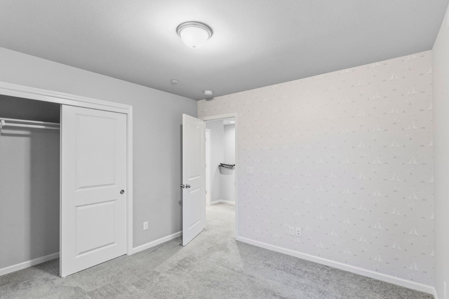 859 Lassen Ln W, Madera, CA 93636