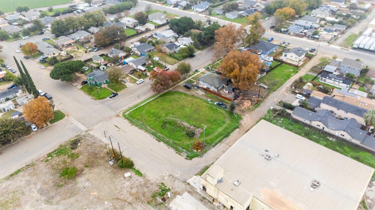 212 2ND St, Gustine, CA 95322